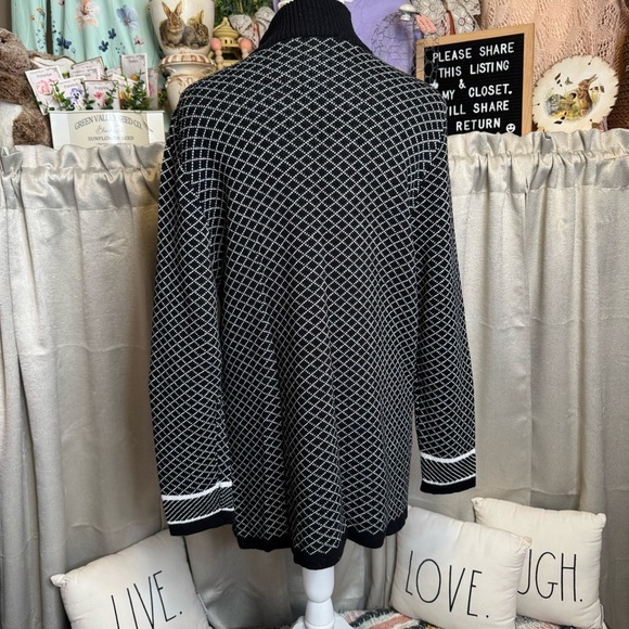 CJ Banks Black and White Zippered Cardigan with Geometric Pattern 1X - Picture 5 of 11